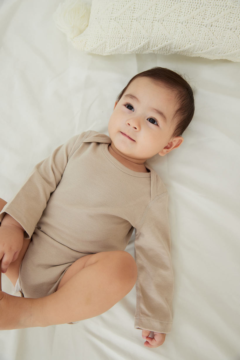 Baby Wearing Baby Organic Long-sleeve Onesie-Light Grey