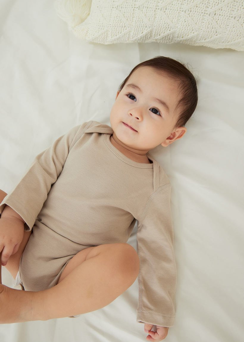 Baby Wearing Baby Organic Long-sleeve Onesie-Light Grey